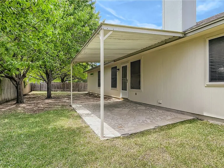 102 Osage Ct — Photo 29