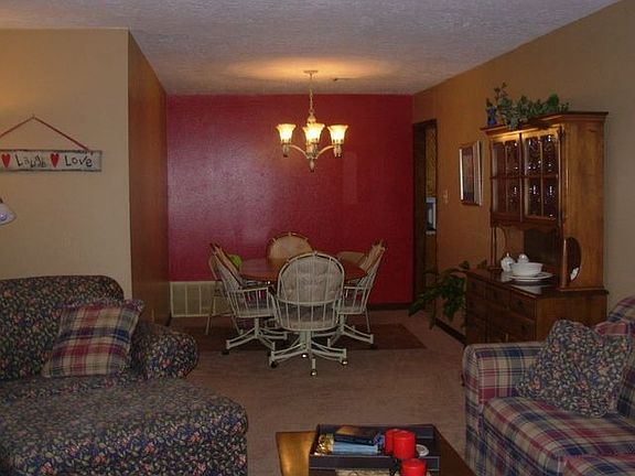 2nd image of 909 NW Cheryl Cir