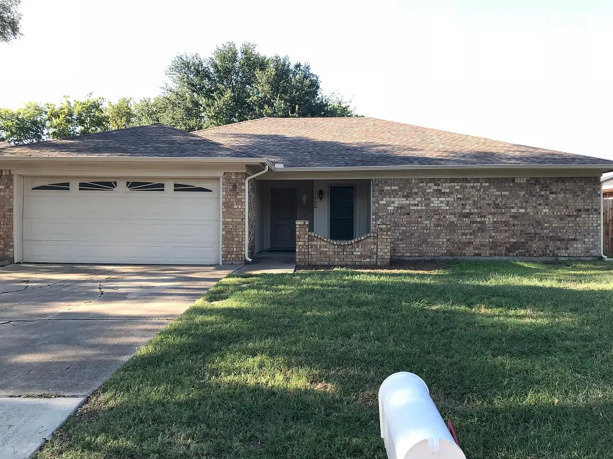 3 bed, 1795 sqft, $2,275 — Photo 2