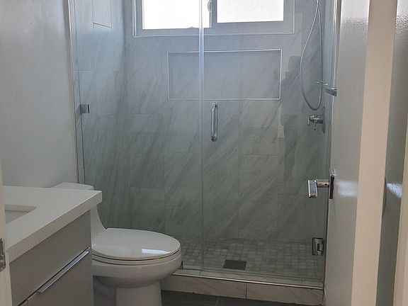 3rd image of 1333 W 36th Pl APT 4