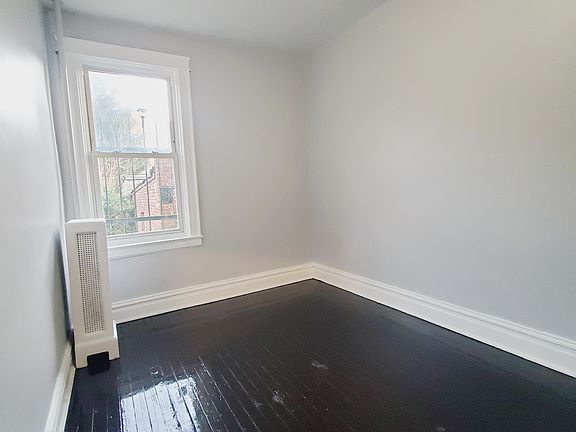 5th image of 209 Grant Ave #1E