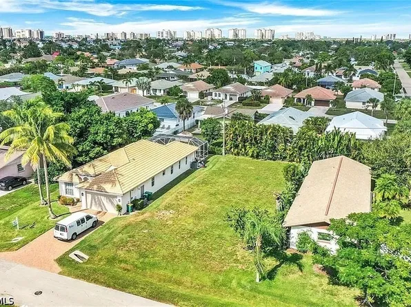 591 97th Ave N, Naples, FL 34108