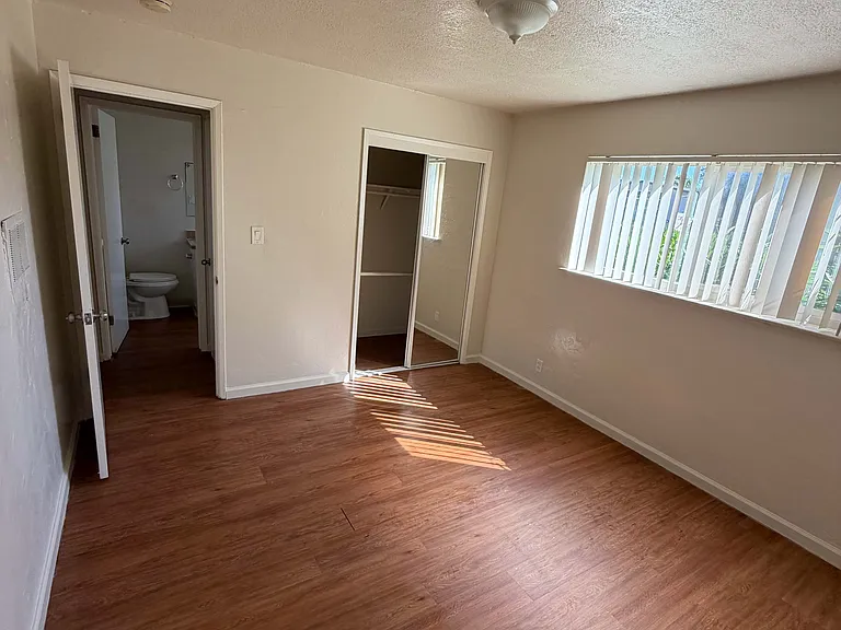 Country Garden Apartments — Photo 9