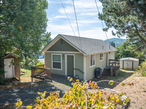 320 B St, Myrtle Point, OR 97458