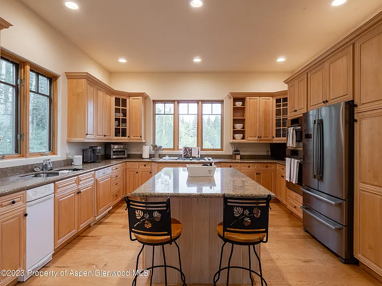 40 Maple Ridge Ln — Photo 13
