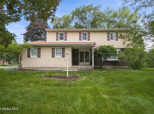 2461 Cambridge Dr, Niskayuna, NY 12309