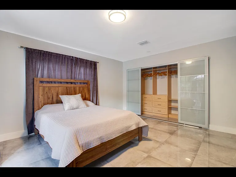 1435 NE 39th St — Photo 10