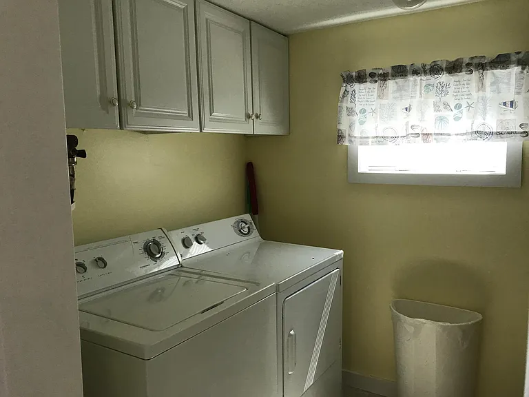 10 Carll Ave — Photo 9