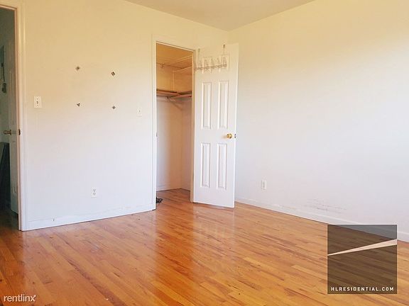 2nd image of 3016 33rd St APT 3R