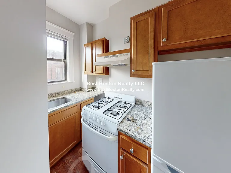 48 John F Kennedy St #15 — Photo 4