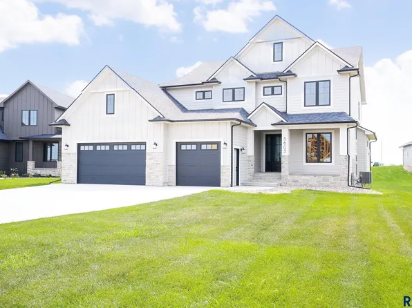 5605 E Canter Ridge Cir, Sioux Falls, SD 57110