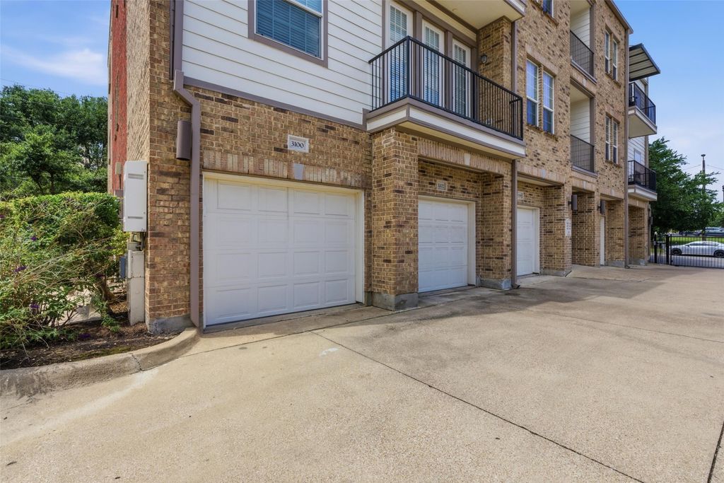 1020 Texas St APT 3100, Fort Worth, TX - View 3