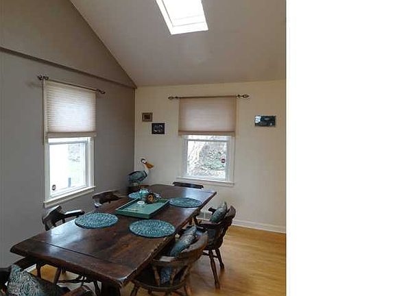 4th image of 917 Crawford Ave