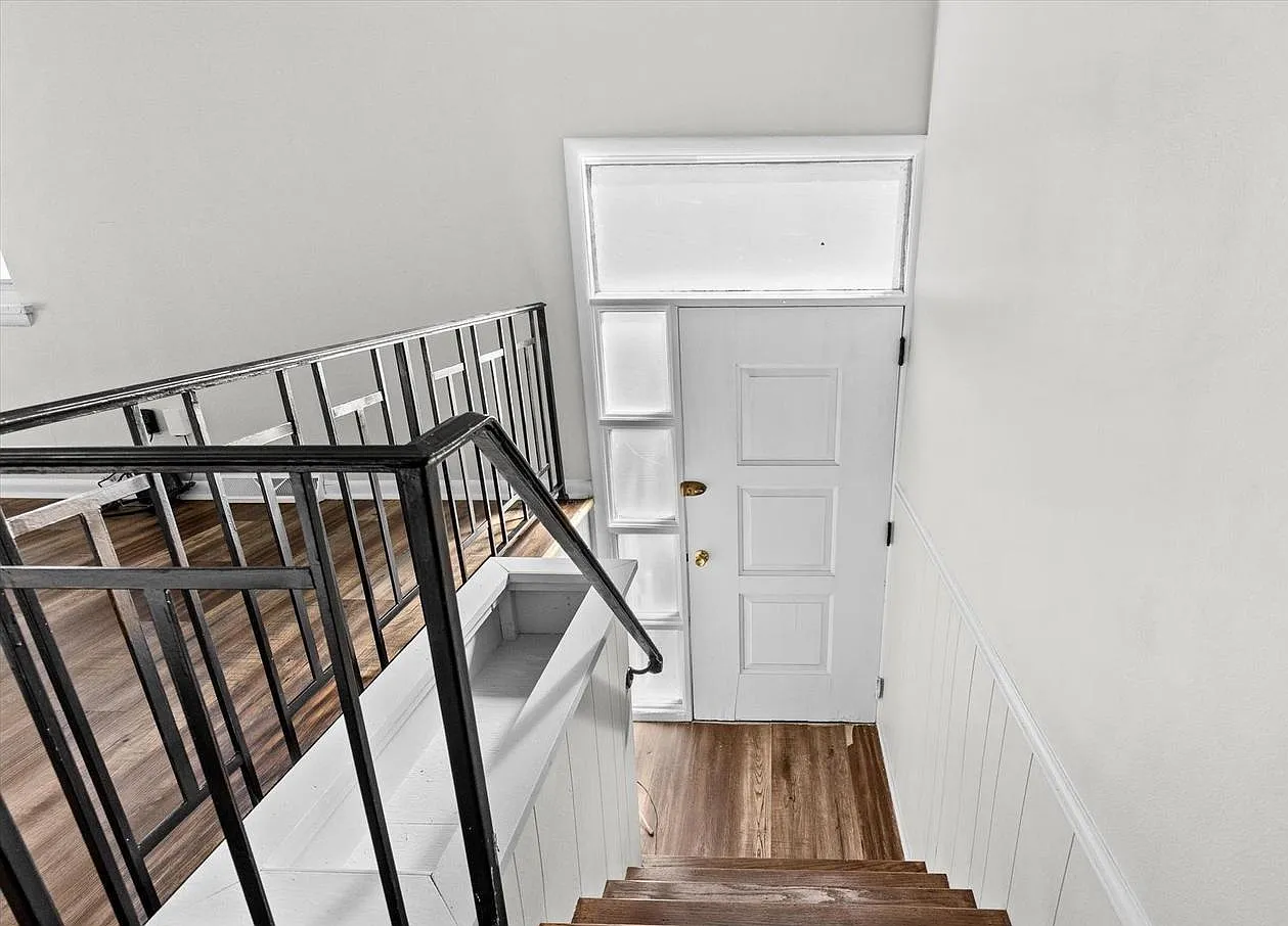 3 bed, 1250 sqft, $1,599 — Photo 1