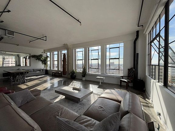 4th image of 315 E 8th St #80X