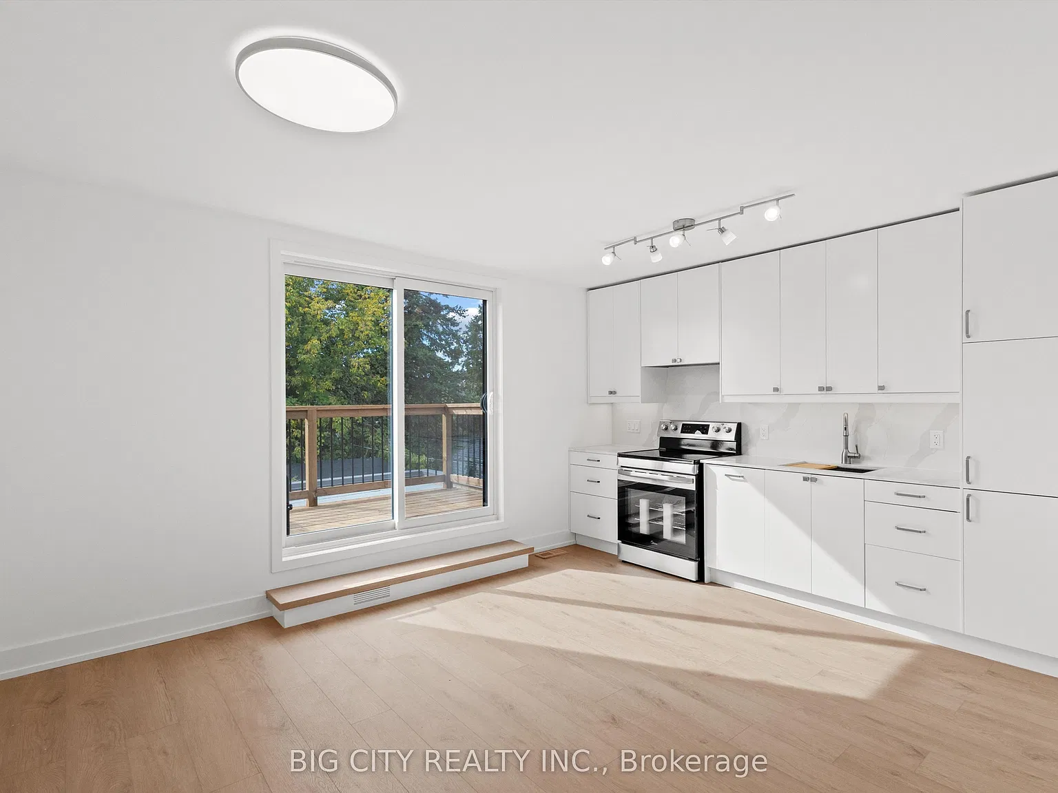 2 bed, $2,000 — Photo 4