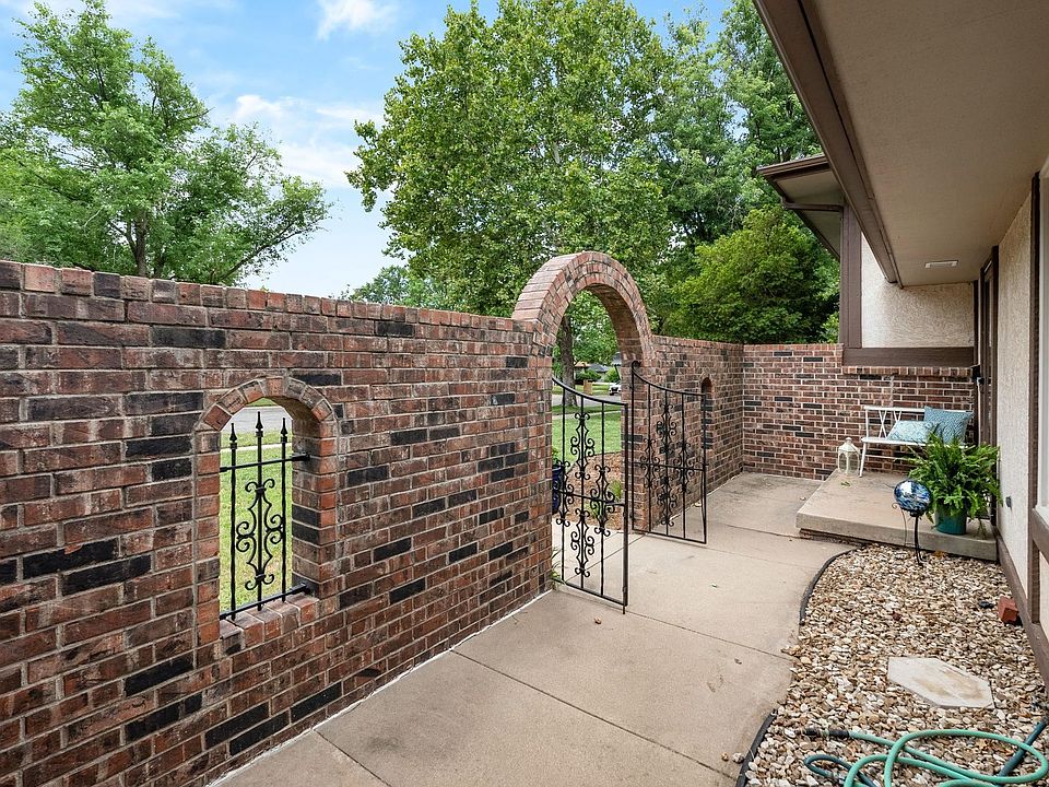 8300 E Brookhollow Ln, Wichita, KS 67206 Zillow