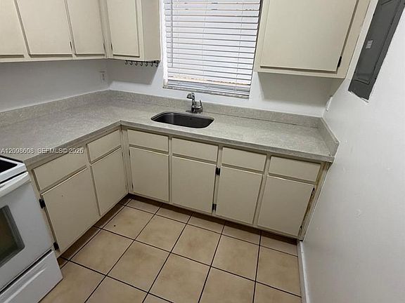 4th image of 1501 W 42nd St APT 201