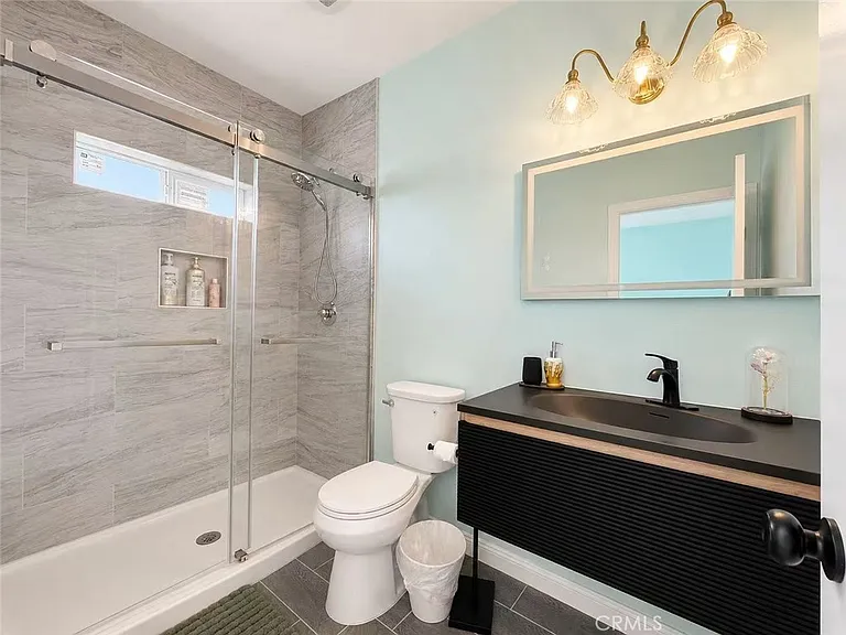 559 E Juanita Ave #B — Photo 9
