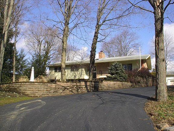 2nd image of 968 Valley Dr