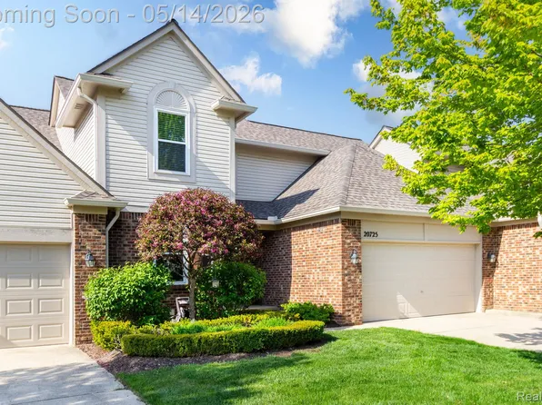 20725 Kenmare Dr, Macomb, MI 48044