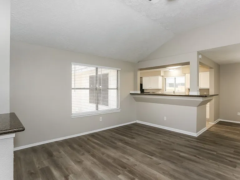 4218 Mohawk St — Photo 6