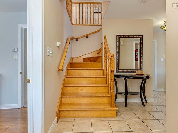3rd image of 44 Tattenham Cres
