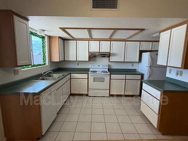 603 E Hondo Ave — Photo 2