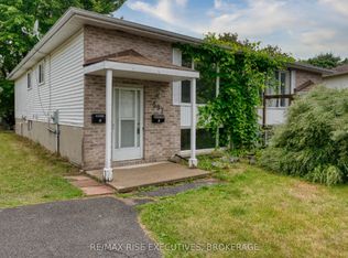 597 Gavin Ct #2, Kingston, ON K7M 8B8