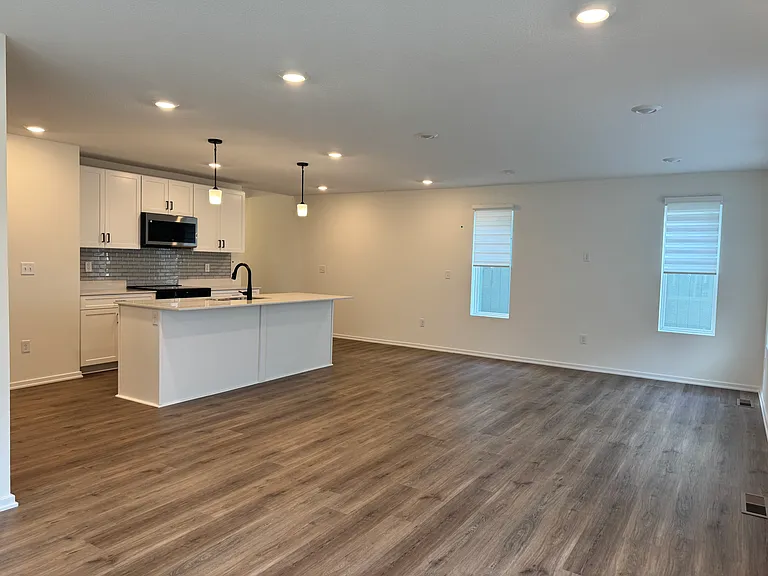 8704 SW Edgewater Dr — Photo 3