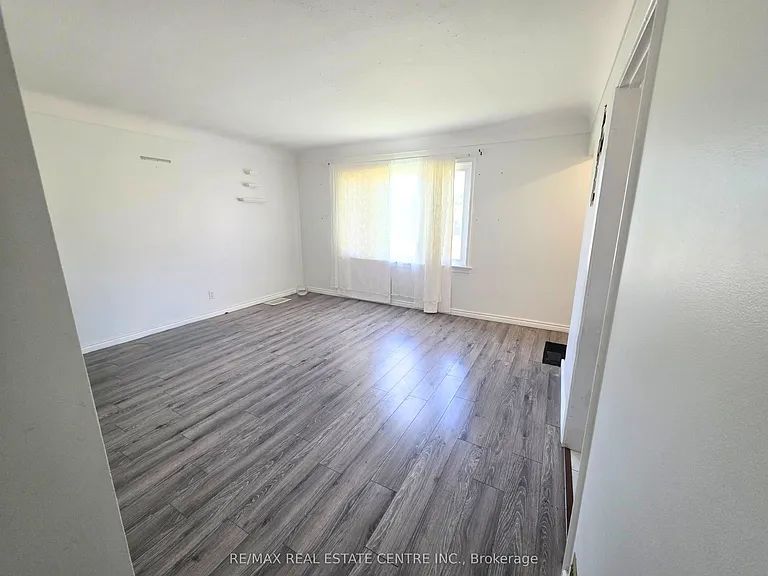 353 E 21st St — Photo 5