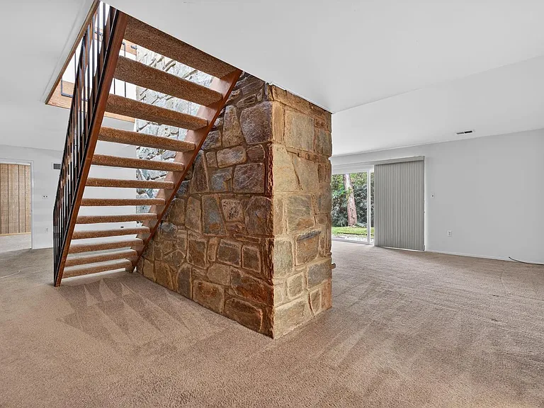 9404 Woodington Dr — Photo 32
