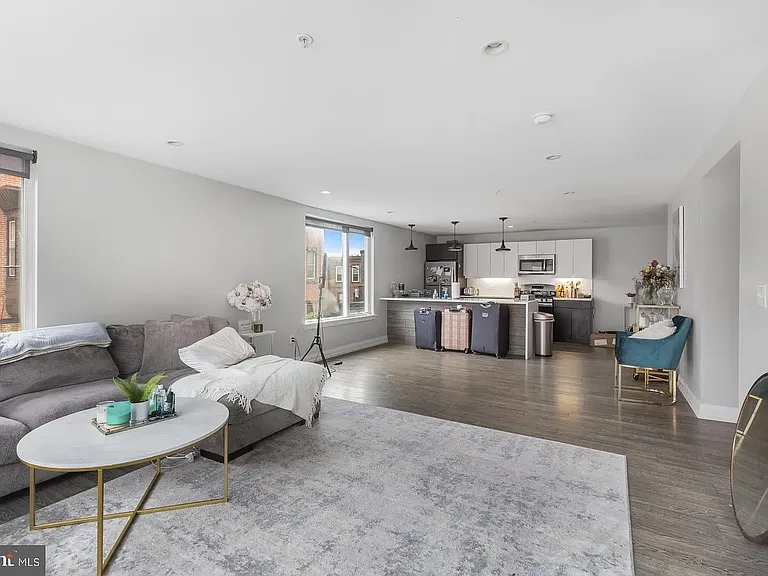 512 E Girard Ave #201 — Photo 7