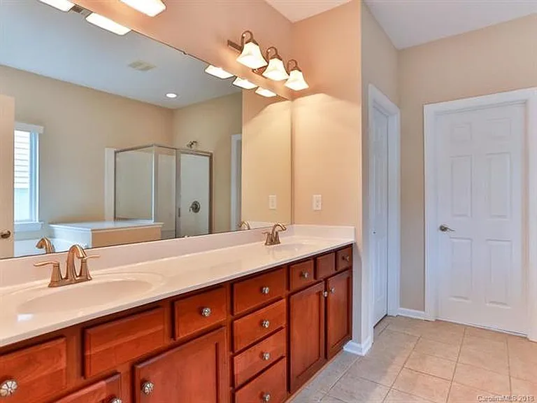 9716 Ravenscroft Ln NW — Photo 17