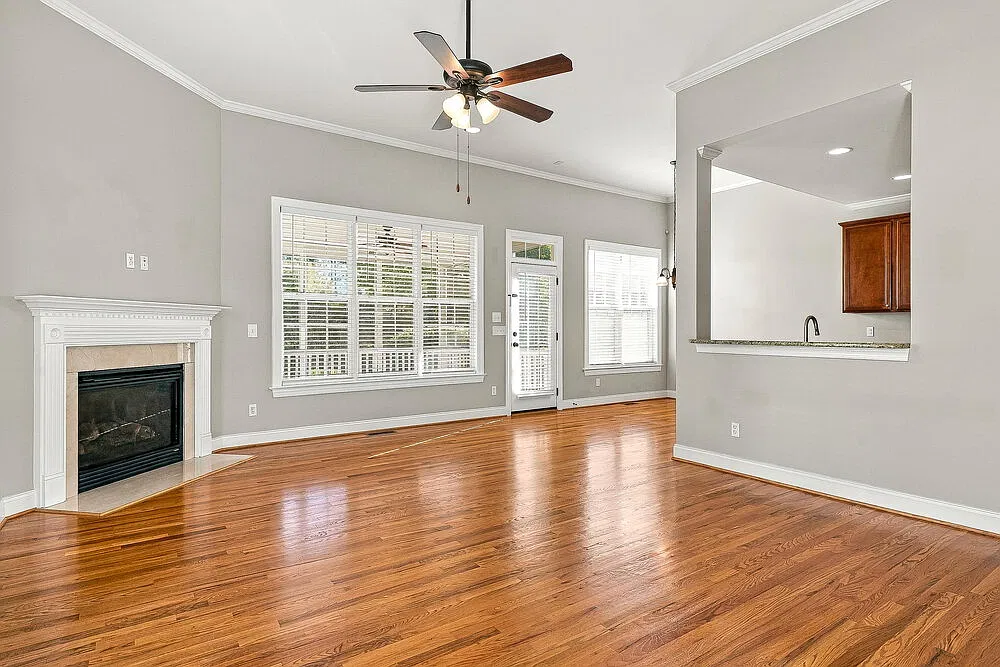 3 bed, 2.5 bath, 2692 sqft, $2,435 — Photo 4