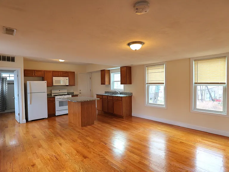 62 Lincoln St #2 — Photo 6