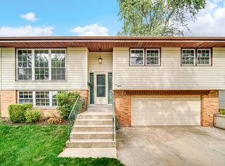 18332 Rose St, Lansing, IL 60438