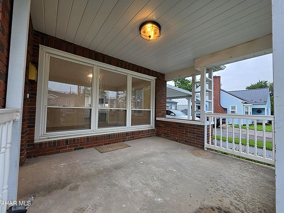 2nd image of 717 Harding St