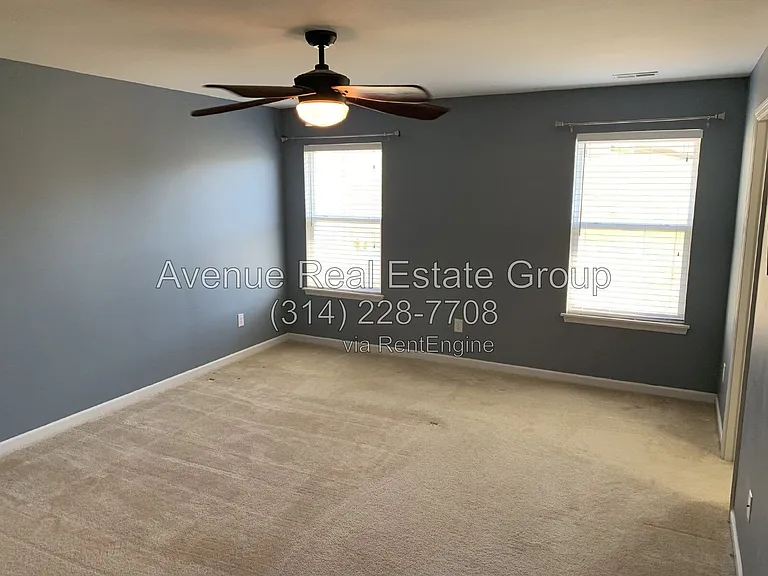 554 Parkgate Dr — Photo 12