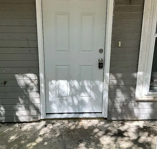 2703 Rue Saint Martin #B — Photo 1