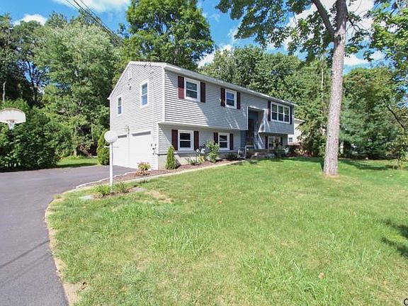 2nd image of 7 Lakewood Dr