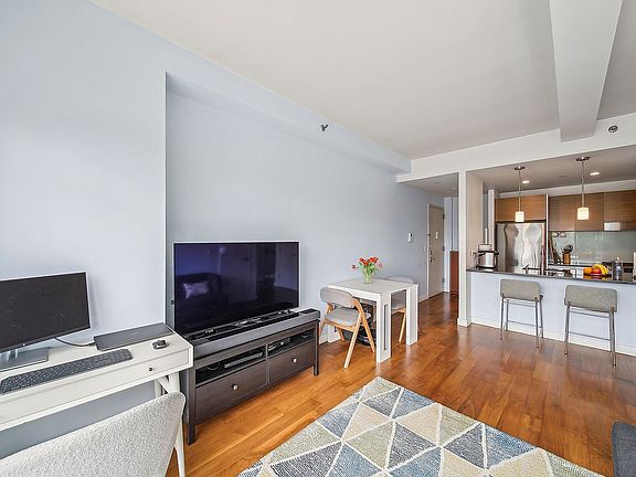 3rd image of 10-63 Jackson Ave #3G