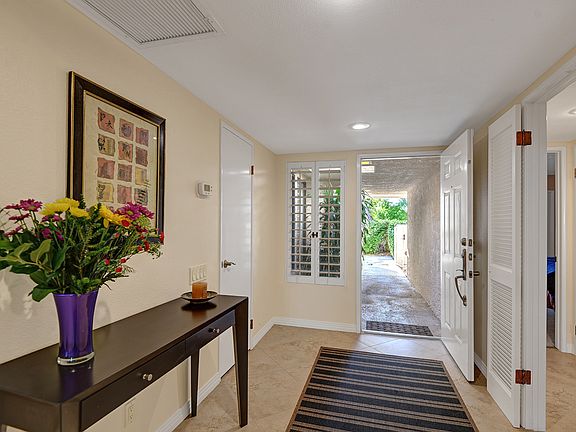 5th image of 2040 Versailles Dr