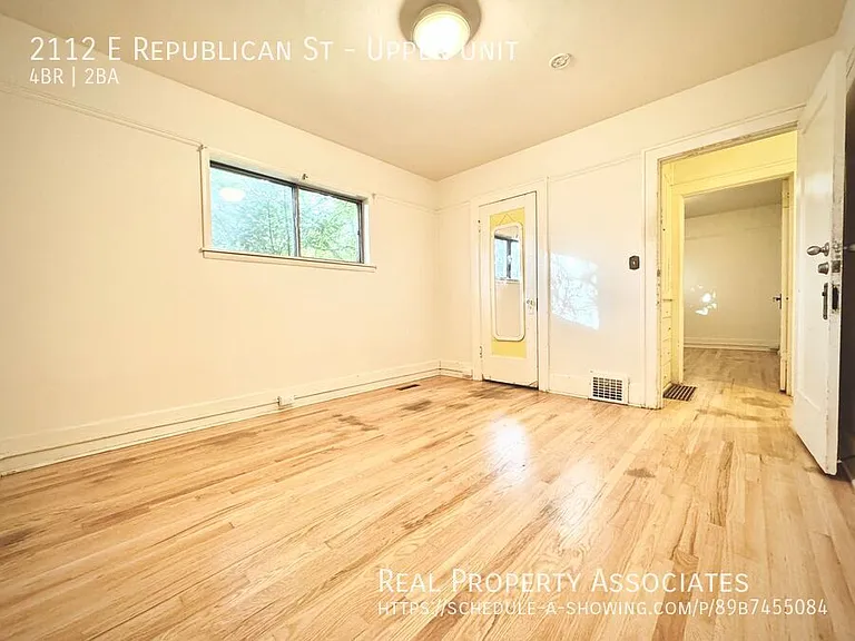 2112 E Republican St #UPPER — Photo 11