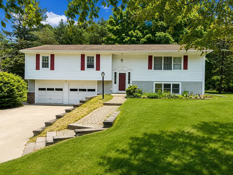 50 Pleasantview Dr — Photo 1