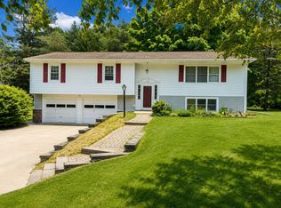 50 Pleasantview Dr, Hudson, NY 12534