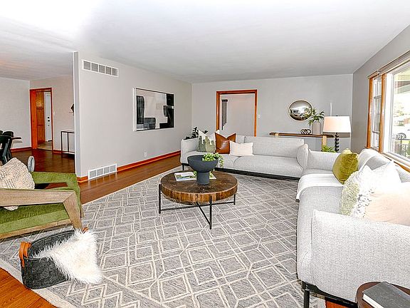 5th image of 15 Trapp Ct