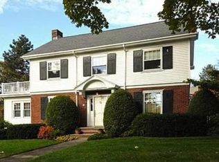 17 Llewellyn Rd, Newton, MA 02465