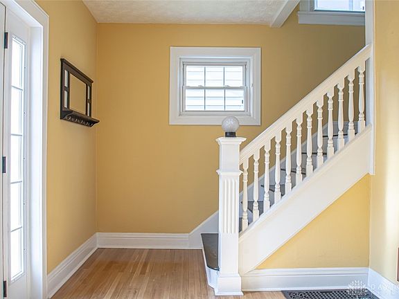 5th image of 1345 Holly Ave