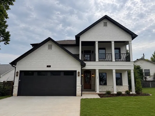 105 Englewood Rd, Cammack Village, AR 72207